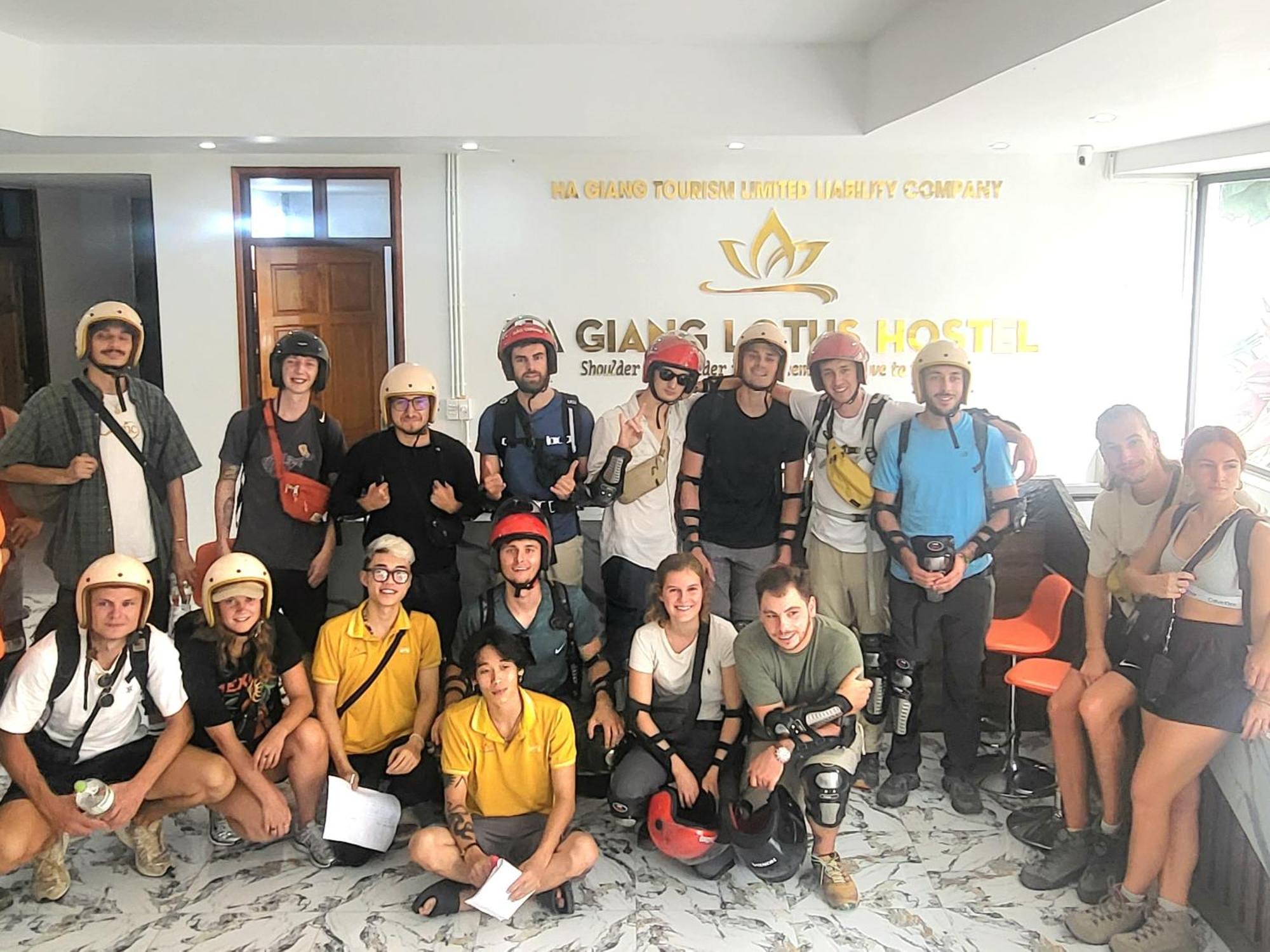 Ha Giang Lotus Hostel Motorbikes Tours المظهر الخارجي الصورة