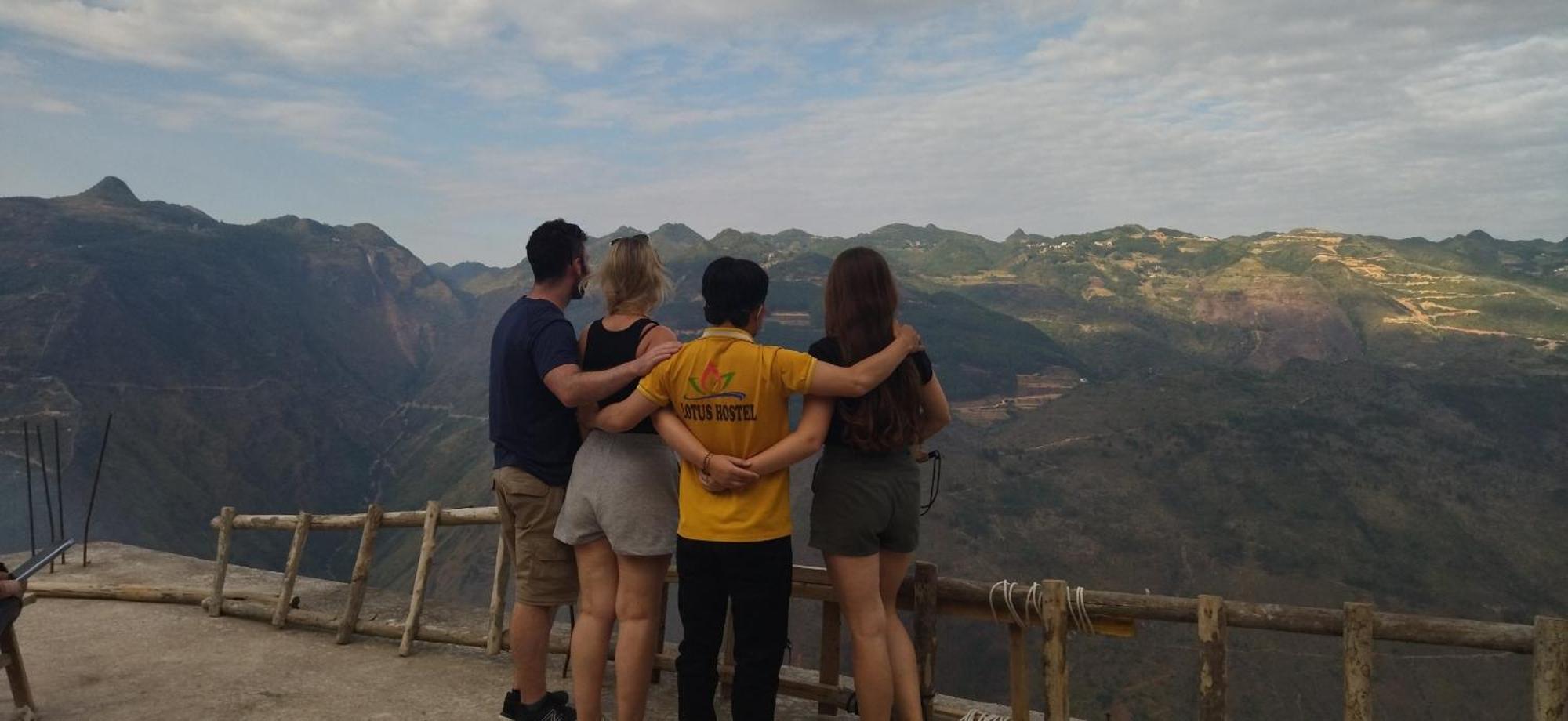 Ha Giang Lotus Hostel Motorbikes Tours المظهر الخارجي الصورة