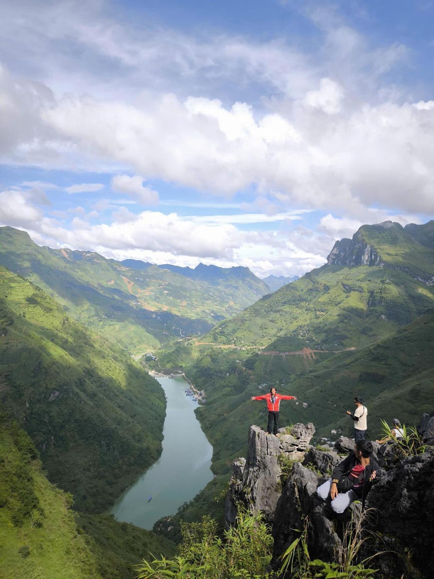 Ha Giang Lotus Hostel Motorbikes Tours المظهر الخارجي الصورة